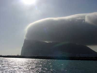 Levante-Wolke ber dem Affenfelsen